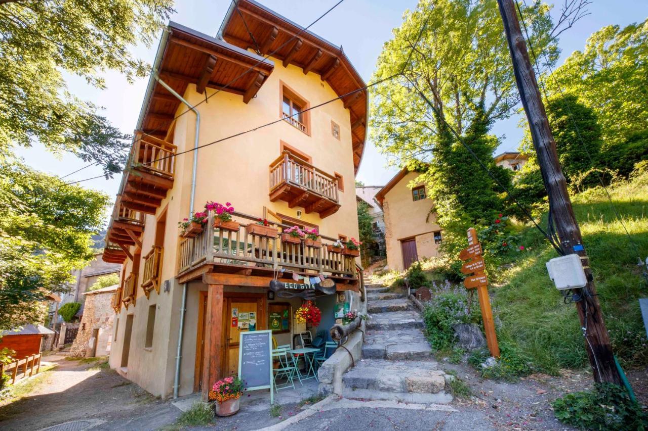 Eco-hôtel et Yourtes du Mercantour Guillaumes Exterior foto